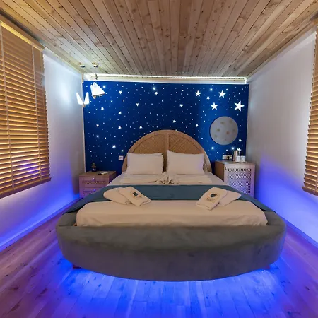 The Little Boutique 5*