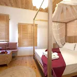 The Little Boutique 5*