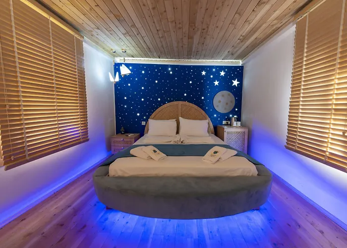 The Little Boutique 5*